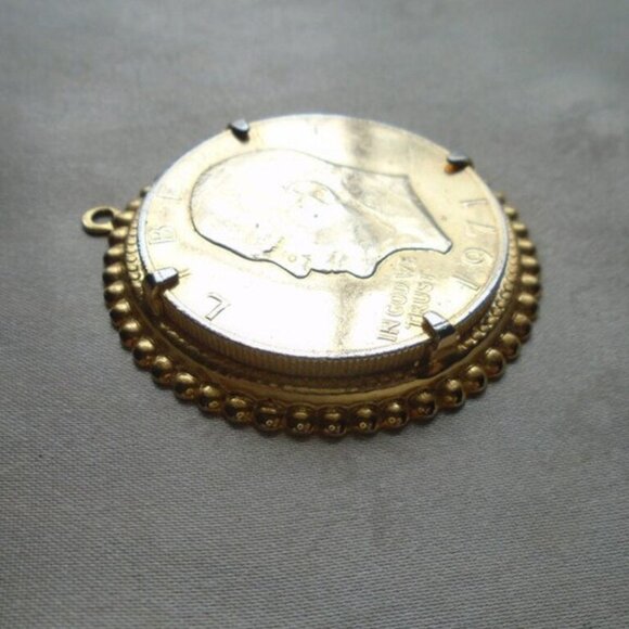 Vintage Eisenhower Dollar Coin Pendant, Friendly Eagle, 1971 - Picture 2 of 11
